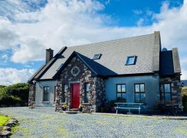 Stone fronted detached cottage just over 2 miles from Mulranny village，位于穆尔兰尼的度假屋