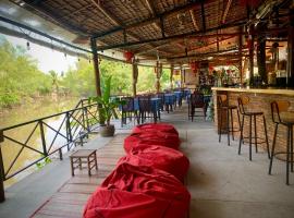 Song Ngư Riverside Homestay，位于芹苴的酒店