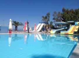 Happy Camp mobile homes in Camping Golden Sunset，位于Alissos的酒店