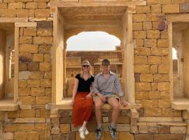 Explore Overnight Desert Safari Jaisalmer，位于斋沙默尔的酒店