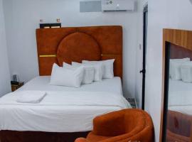 Smile Africa Hotel and Apartments，位于Sapele的酒店