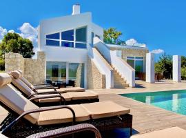 Luxury Beach Villa DaNune with private pool，位于Astrakeri的豪华酒店