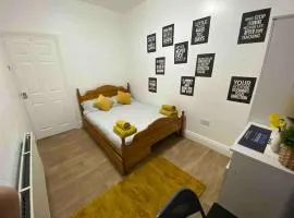 East Stay 2/3 bedroom Flat