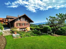 Sunny Garden - Charmantes Chalet mit Aussicht，位于Aeschi bei Spiez的公寓