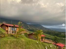 Glamping Isaju , Santa Helena , Valle del Cauca，位于El Cerrito的酒店