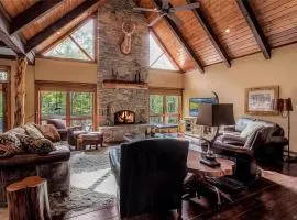 Luxurious Chalet! Hot-tub, Bonfire & Ideal Location for Skiing & Town