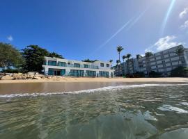 1 Corcega Beachfront Suites，位于林康的酒店