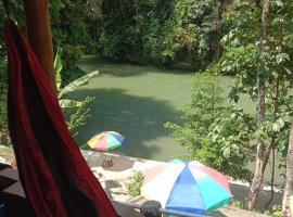 Mega Inn view，位于Tangkahan的酒店
