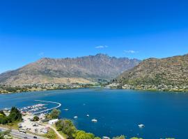 Stunning Lakeview Holiday House Queenstown，位于弗兰克顿的酒店