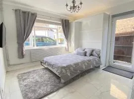 Luxury studio apartment, Beckenham