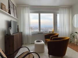 Top floor apt with stunning view，位于Söderby的酒店