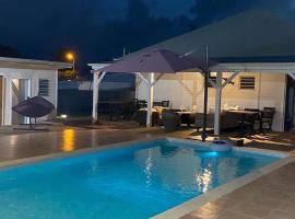 Love Guadeloupe，位于圣安尼的带按摩浴缸的酒店
