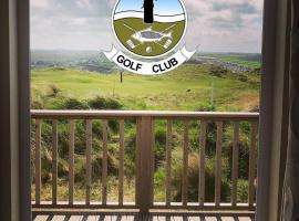 Perranporth Golf Club Self-Catering Holiday Accommodation，位于佩伦波斯的酒店