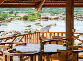 Leo Woods Hampi River view，位于亨比的带泳池的酒店