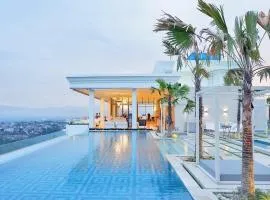 Deluxe Room @ ArtDeco Luxury Hotel & Residence By Parker House