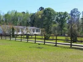 Jacksonville Ranch with private Hottub and Pool, stocked Pond, Bike and Hiking trails