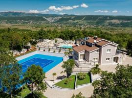 California Dream Luxury Villa Croatia，位于波利察的酒店