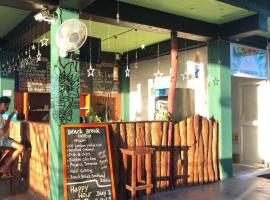 Beach Break Surf Hostel，位于韦利格默的酒店