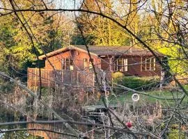 'Mallard' Secluded Fishermans Lodge