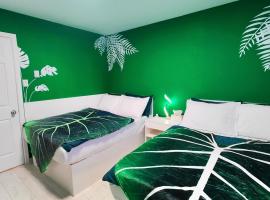 Fresh & Bright Private Suite，位于Lower Sackville的酒店