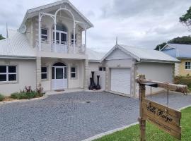 Caribbean Estates Villa Raiya- First choice !!! 4 bedrooms with ensuite bathrooms，位于爱德华港的酒店