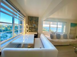 Panoramic luxurious waterfront one bedroom apartment with Miami skyline view Free parking 5min drive to Miami Beach，位于迈阿密海滩的公寓