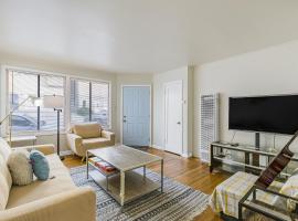 3 Bd House, Walkable To Bart, Free Parking, Views，位于达利城巴尔博亚公园捷运站附近的酒店