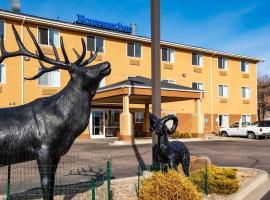 Rodeway Inn Central Colorado Springs，位于科罗拉多斯普林斯科罗拉多泉机场 - COS附近的酒店