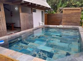 Mara'ai le spot Tubuai, Chambre Triple Deluxe Mahu SDB Privée avec piscine，位于土布艾岛的酒店