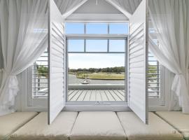 New Haven - Grand Canal View Suite，位于Banksia Beach的民宿