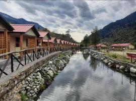 The Shivalaya Retreat - A River Side Resort，位于Jagatsukh的酒店