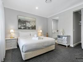 New Haven - Eiffel Tower Suite，位于Banksia Beach的民宿