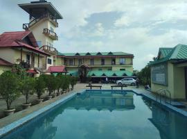 Maa Greenary View - A Holiday Resort，位于Alīpur Duār的酒店