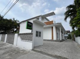 Urbanview Hotel Nimara Ngawi by RedDoorz，位于Ngawi的酒店