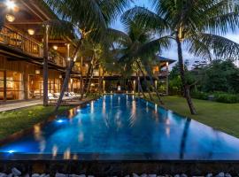 Sunset Ubud Estate with Ricefield views - RUSTERS Villa Estate，位于乌布的乡间豪华旅馆