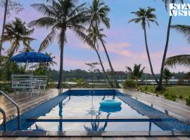 Aqua Vista Riverview by StayVista - Private Pool，位于科钦的带停车场的酒店