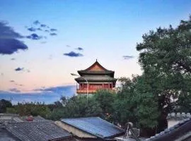 The East Hotel-Very close to the Drum Tower,The Lama Temple,Houhai Bar Street,and the Forbidden City,There are many old Beijing hutongs around the hotel Experience the culture of old Beijing hutongs,Near Exit A of Shichahai on Metro Line 8