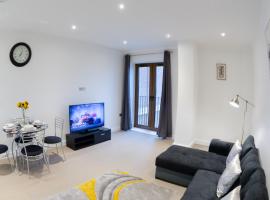 Beautiful 1 Bed Apartment in Centre of St Albans - Free Parking - 5 min walk to St Albans city centre & Railway station, 15mins drive to Harry Potter World - Free Super-fast Wifi，位于圣奥尔本斯的酒店