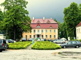 Pałac Wiechlice - Hotel, Restaurant, SPA，位于Szprotawa的酒店