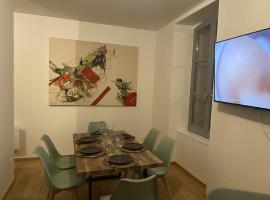 Royat : Superbe appartement en face des Thermes，位于罗亚的酒店