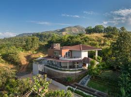 SaffronStays Kaleidoscope, 4BR heated pool villa in Mulshi，位于Mulshi的酒店