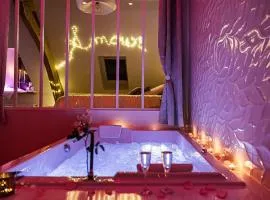 La Mezzanine de l'Etoile suite avec jacuzzi privé