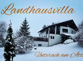 Die Landhausvilla in Unterach am Attersee，位于阿特湖畔翁特拉赫的乡村别墅