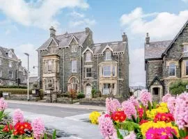 6 Bed in Keswick SZ481