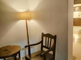 The Turquoise Letterbox - Loft suite at Central，位于加尔各答的酒店