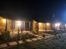 Golden hut resort，位于Kālīnagar的酒店
