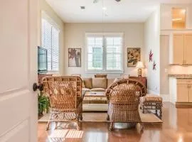 New Listing! Habersham Flat - Sleeps 4 Walking Distance to Pool and Market St