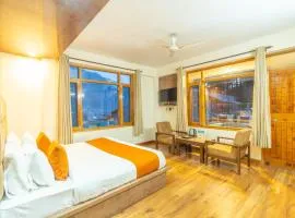 Hotel Rising Star Near To Mall Road #BudgetFriendly #BigRooms #Garden #Bonfire #Parking #ForestView #MountainView