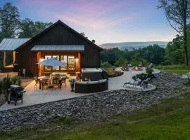 Secluded Beauty with Hot Tub & Views