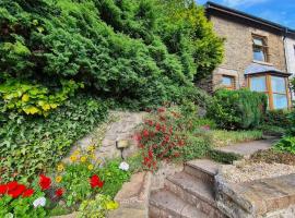Characterful Garden Cottage Central Buxton，位于巴克斯顿的酒店